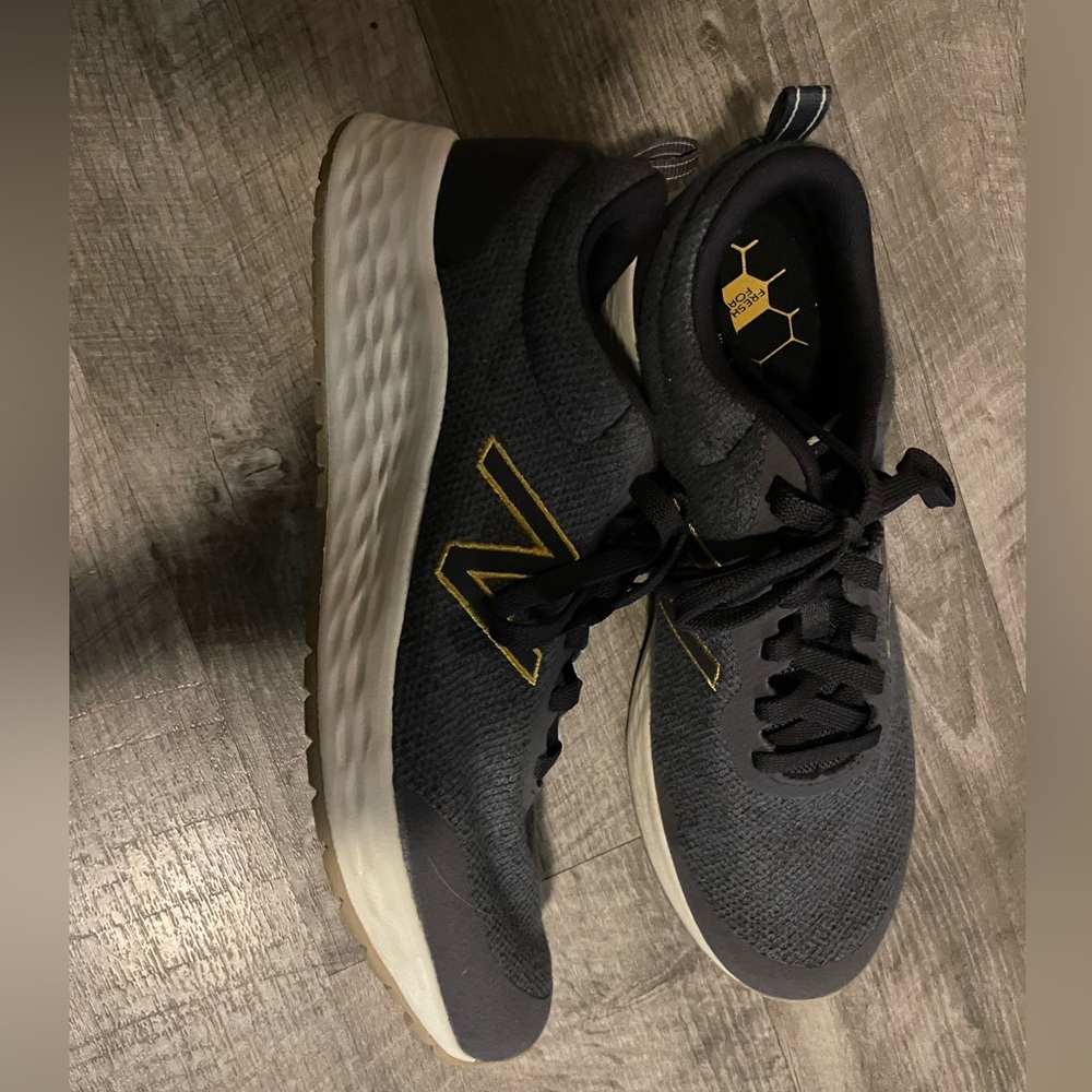 Men’s Nee balance size 9
